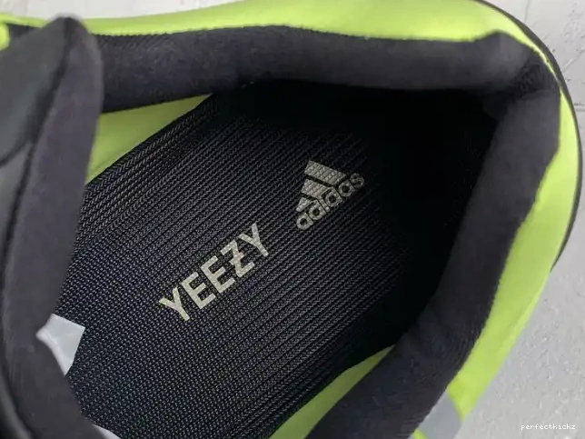MNVN Boost Yeezy Adidas FY3727 Phosphor 700 0530